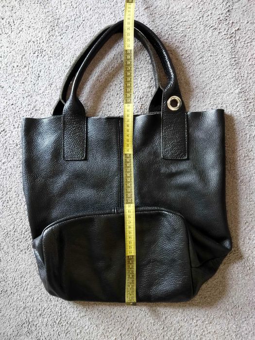 Bolsa preta em pele genuina