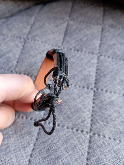 Bransoletka zaciągana z krzyżem