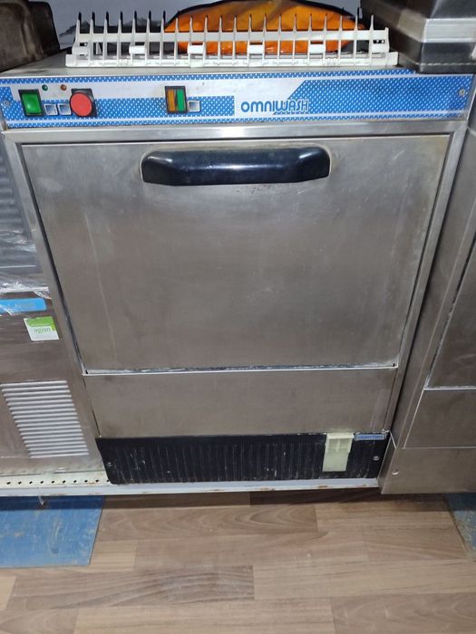 Посудомоєчна машина, фронтальна, купольна, конвеєрна