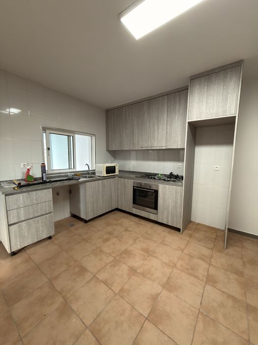 Aluga-se t2 em mozelos