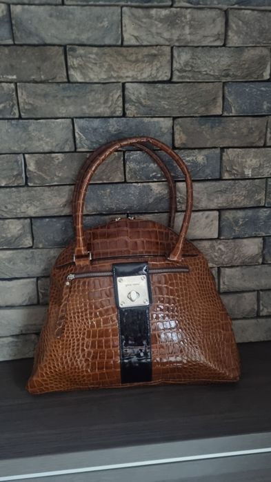 Torebka z lakierowanej skóry marki Gino Rossi