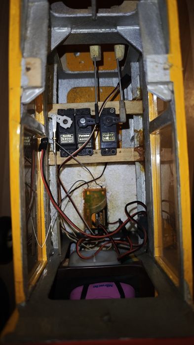 2 x aviões RC + drone + carro a gasolina + material