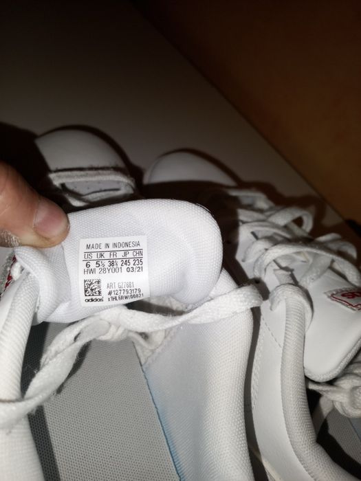 Продам оригінальні кросівки Adidas