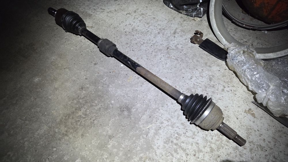 Привод/ШРУС передній правий Nissan Note E11 2006-13, 1,4 5MKПП