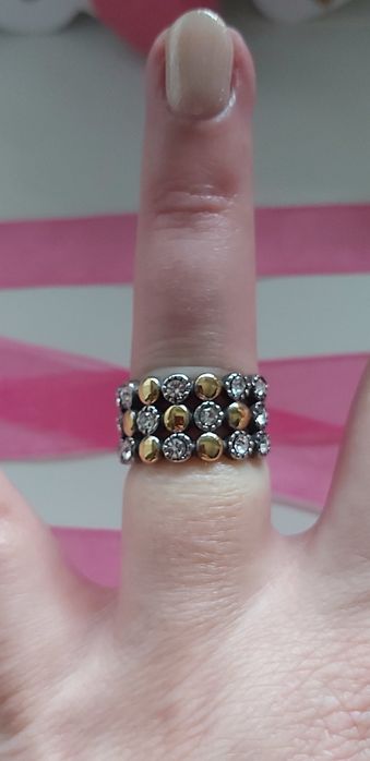 Anel bicolor, em aço, com zirconias. T17