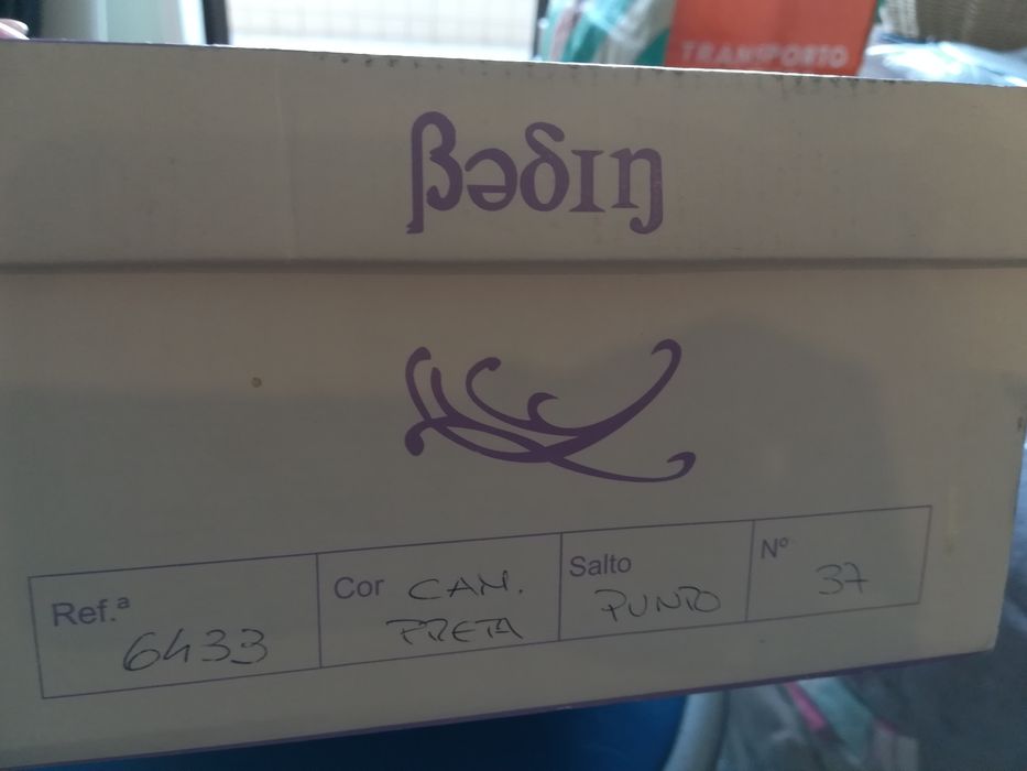 Sapatos de senhora em camurça pretos