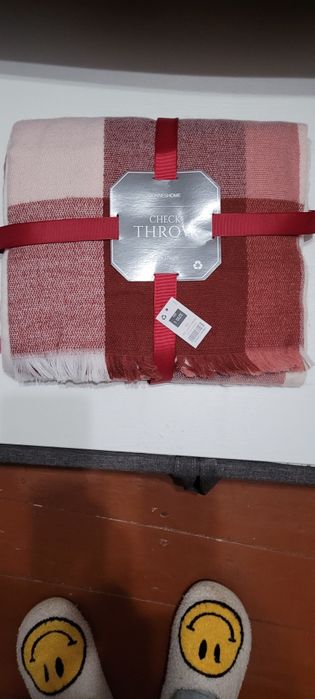 Нові, якісні,фірмові пледи.