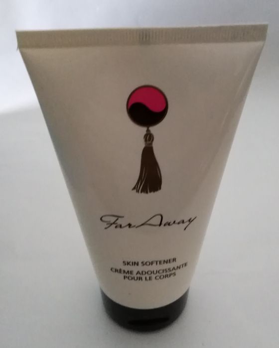 Especial Dia da Mulher - Creme e perfume 'Far Away' da Avon