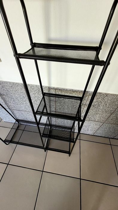 Arara para  roupas/cabideiro