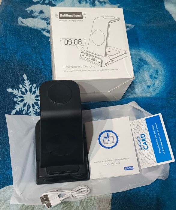 Bezprzewodowa ładowarka 4w1 z zegarem.