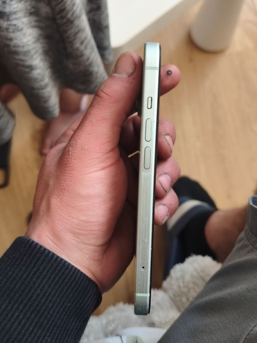 iPhone 15 256GB 86% bateria