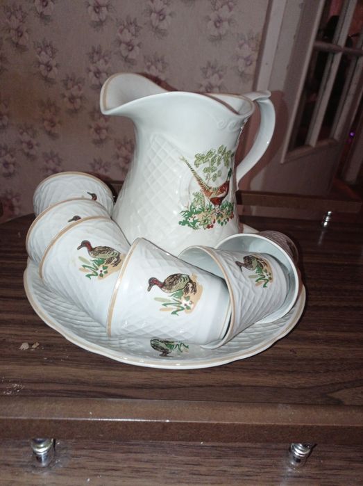 Фарфоровый молочный сервиз