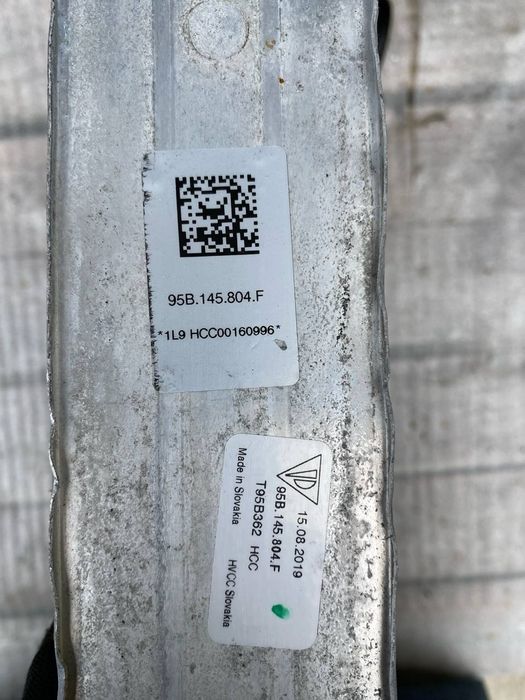 Porsche macan радіатор інтеркулер правий 95b145804f