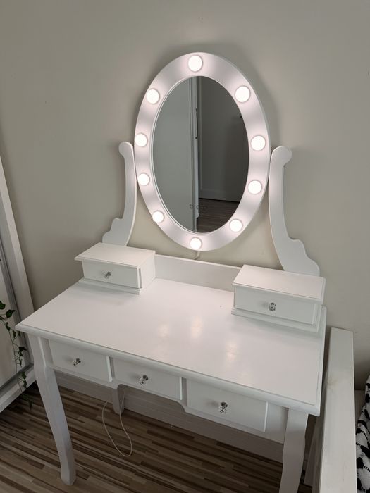 Toaletka z lustrem led