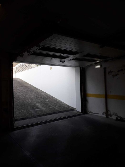 Garagem Miraflores c/2 acessos: R Dr Alfredo da Costa e Av das Túlipas