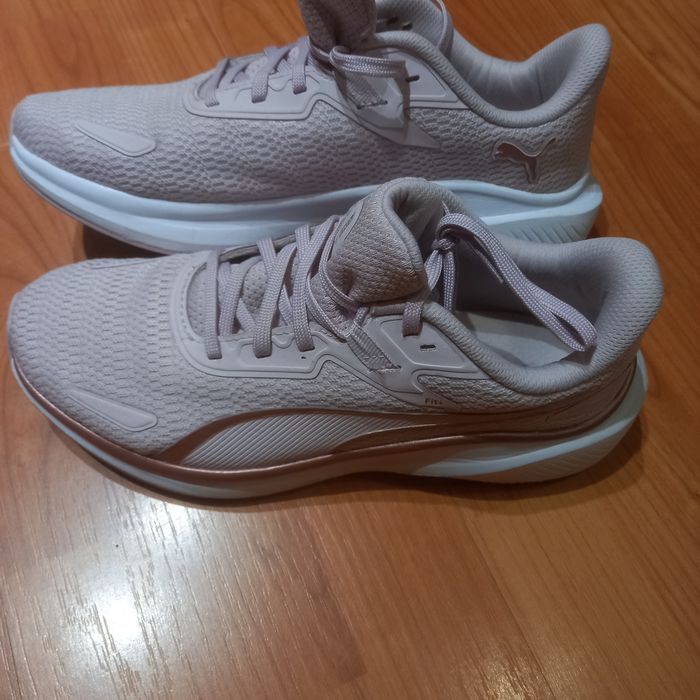 Кросівки жіночі PUMA, розмір 40(25,5см.), в гарному стані.