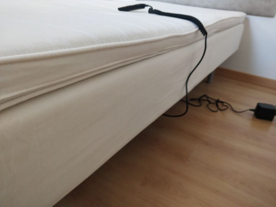 Camas IKEA totalmente articuladas em muito bom estado.