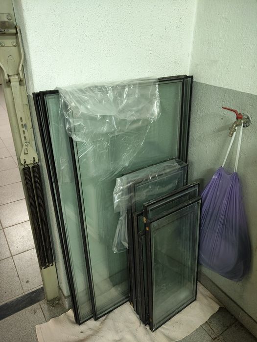 Janelas Duplas em ótimo estado