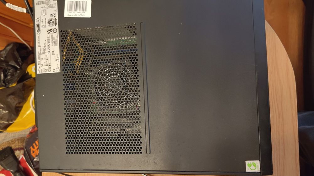 Komputer Fujitsu Esprimo E520 E85+ z monitorem