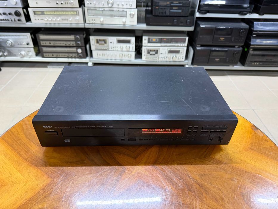Odtwarzacz płyt CD Yamah CDX-730E Audio Room