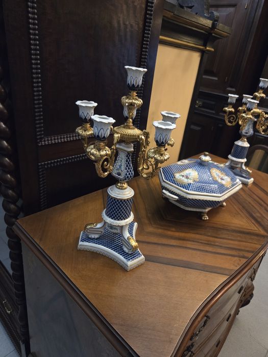 Imponente conjunto de candelabros e terrina  sevres