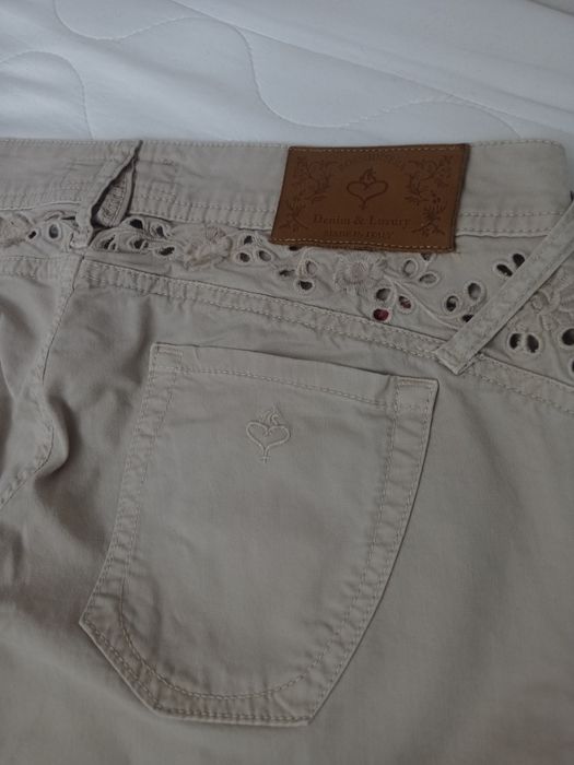 Бежеві джинси, Італія, розмір С