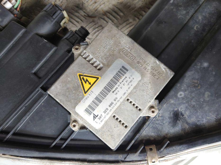 Mazda 6 I GG Lampa Prawa Przednia Prawy Przód Xenon