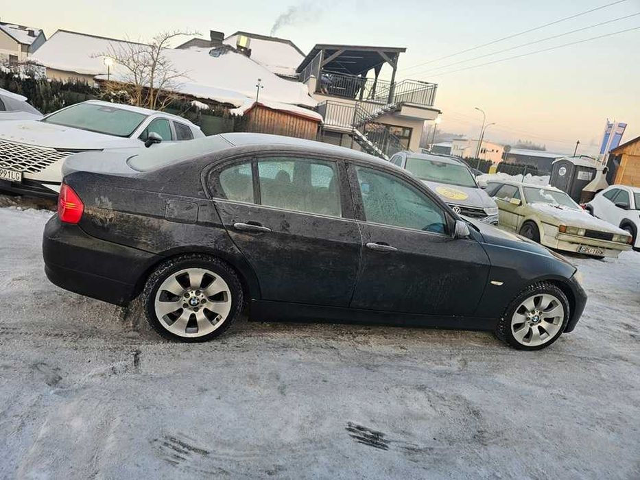 BMW e90/2005 r/2.0 benzyna/129KM/opłaty aktualne/TYŁ NAPĘD/JASNE SKÓRY