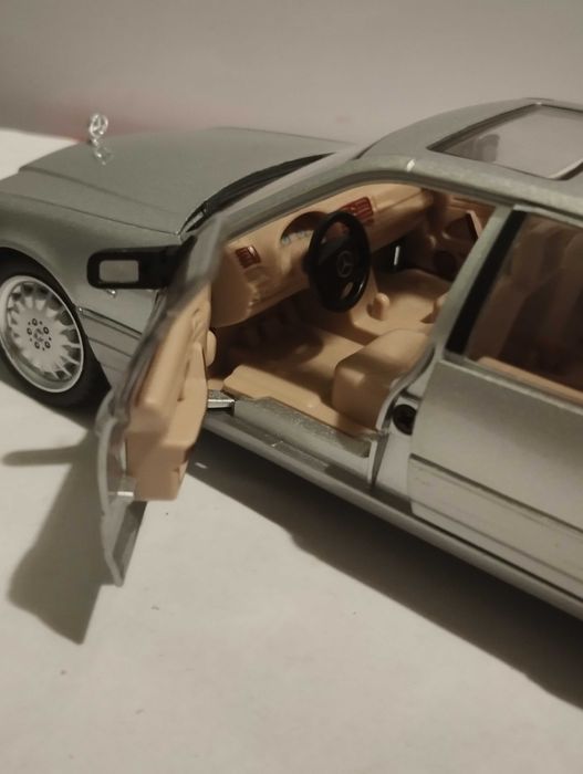 Модель Mercedes-Benz S 320. 1/24
