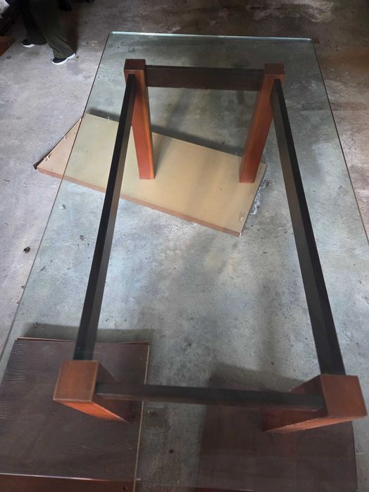 Mesa madeira maciça com vodro temperado