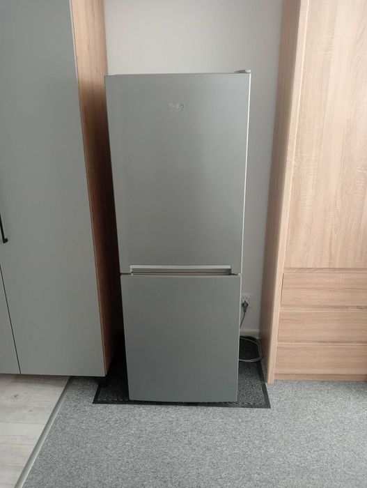 Lodówka Beko CSA240K30SN z zamrażalnikiem dolnym Srebrna