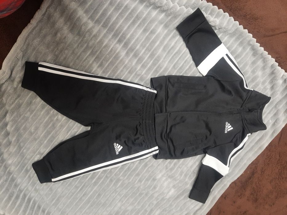 Фірмовий костюм Adidas на 6 місяців