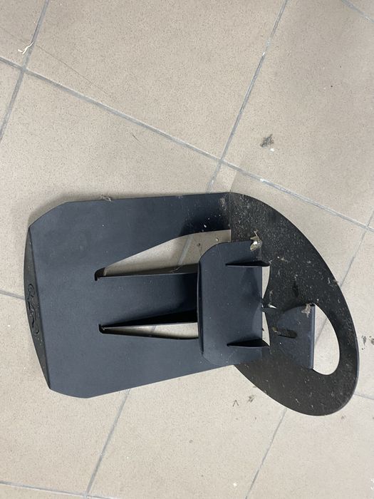 Wieszak na kask motocyklowy