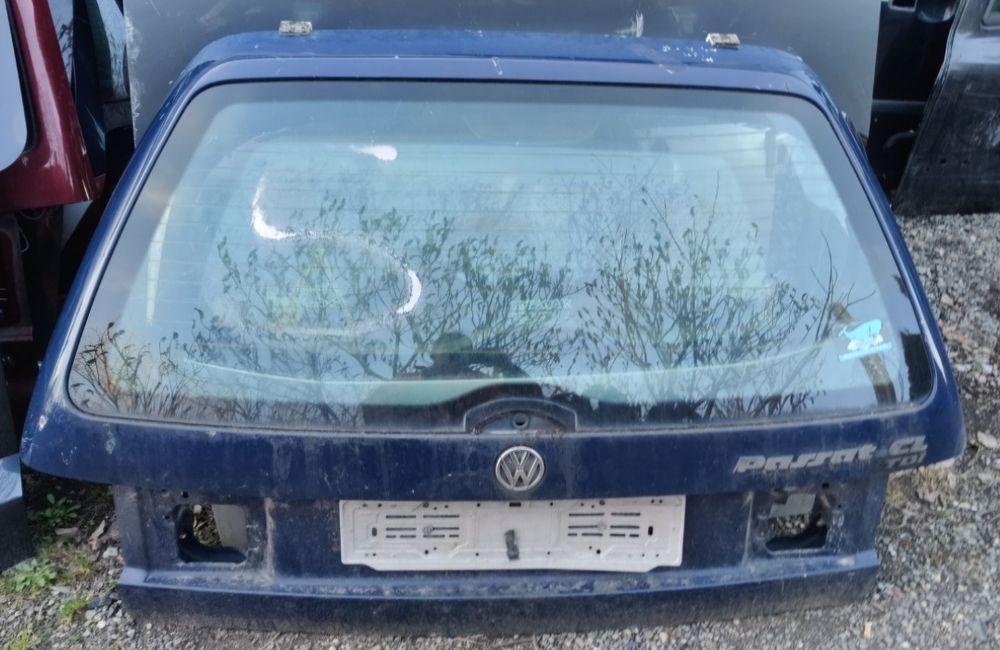 VW Passat B4 kombi tylna klapa bagażnika szyba