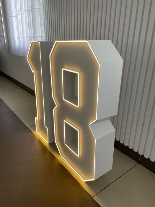 Neon LED Cyfra 18 Napis Dekoracja
