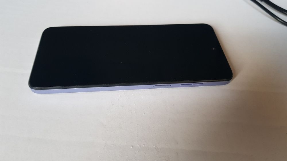 Telefon Motorola g13 4/128GB etui ładowarka indukcyjna