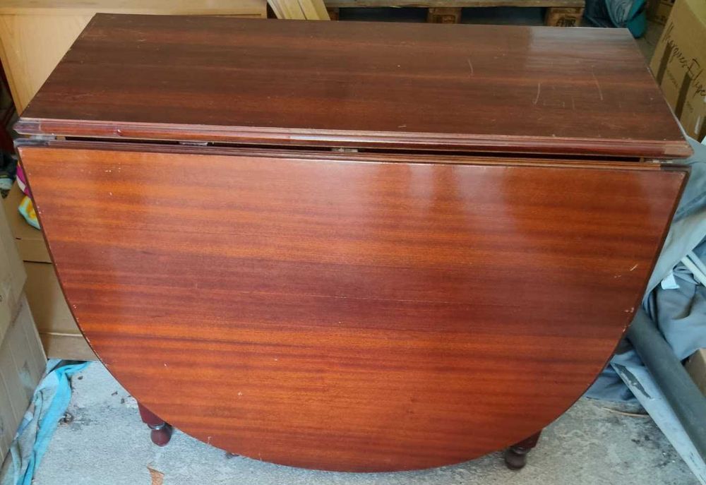 Mesa de jantar extensível em cerejeira