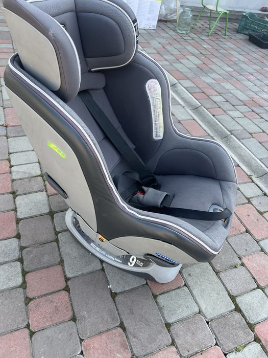 Дитяче автокрісло Chicco