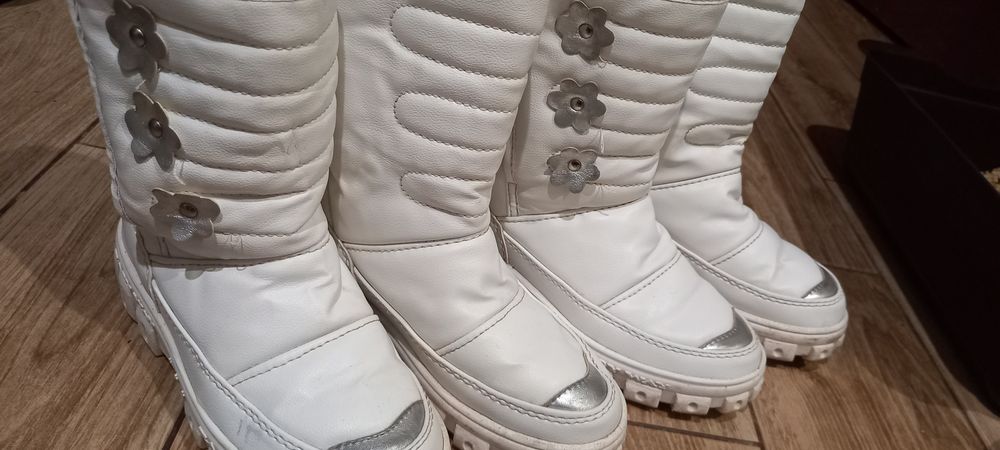 Продам зимові чобітки.