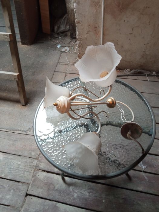 Żyrandol biały vintage