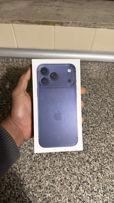 Caixa de iphone 17 pro Max nova