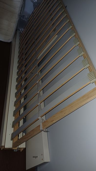 Cama solteiro com colchão  em bom estado