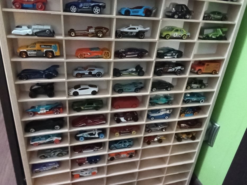 Mega kolekcja 75 autek hot wheels+ Drewniana półka