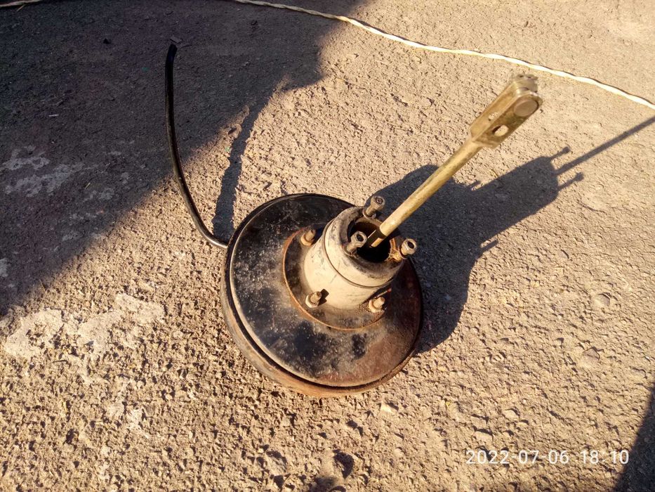 Вакуумник Volkswagen Passat B2.