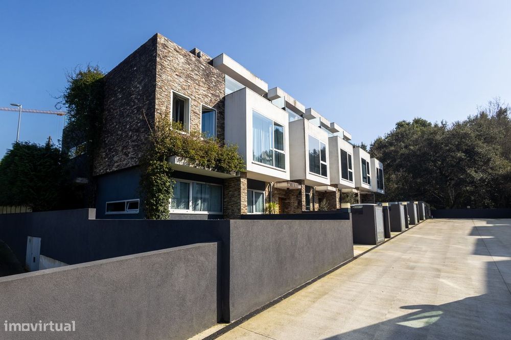 Moradia T5 de 3 Frentes em Ermesinde – Condomínio Fechado
