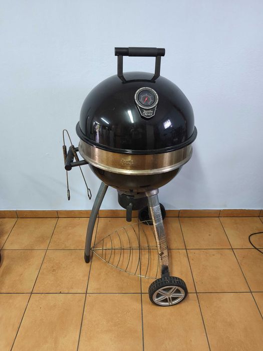 Grill węglowy, kopuła