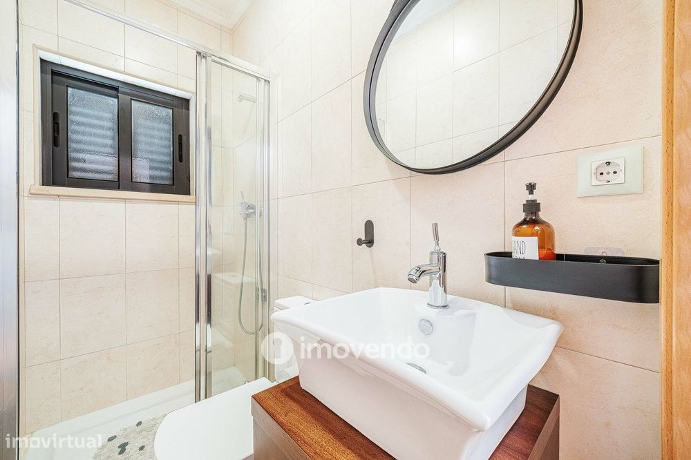 Moradia T3+1 de design moderno, com jardim, na Quinta do Anjo