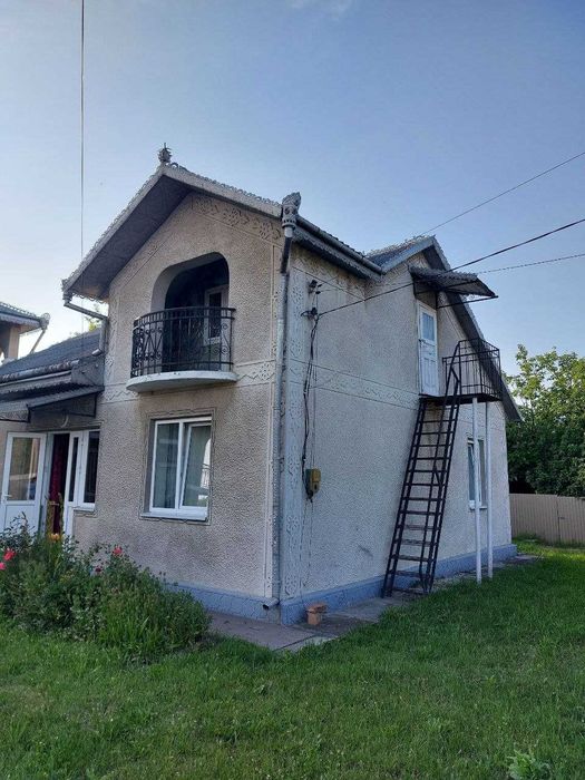 Продам житловий будинок зі зручностями