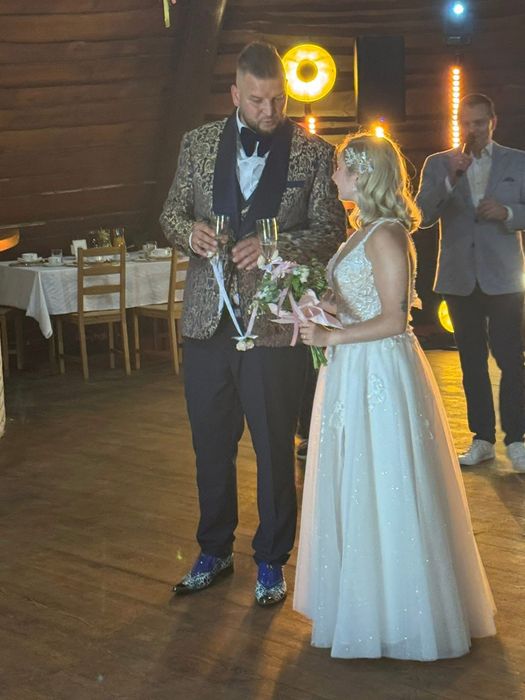 Suknia Ślubna - Bardzo Elegancka