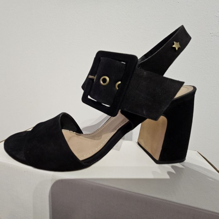 Sandálias pretas Cubanas Nº 40